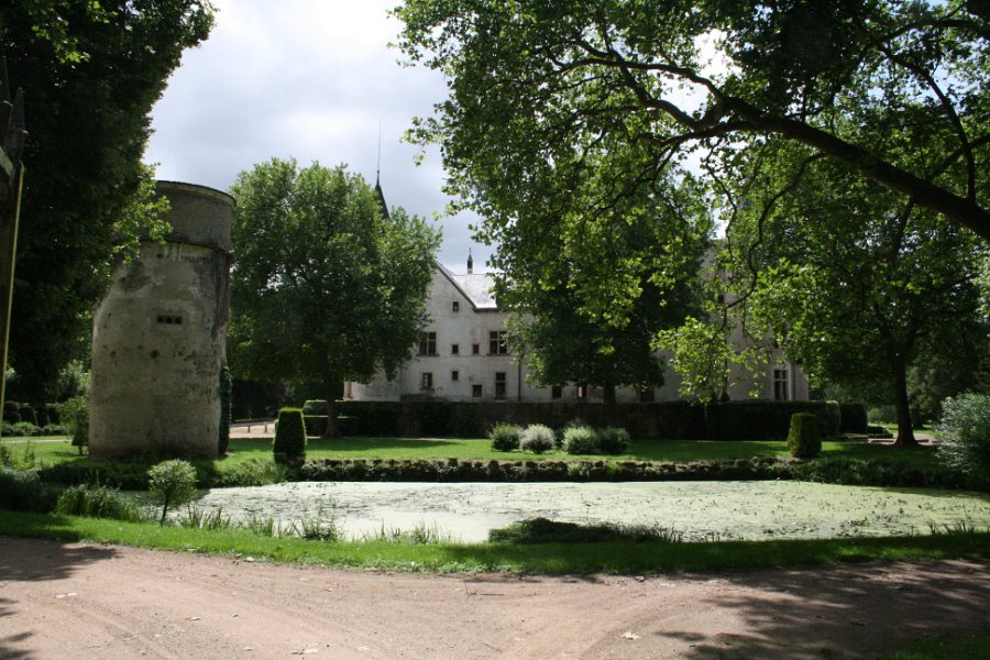 schloss_bourbilly_01